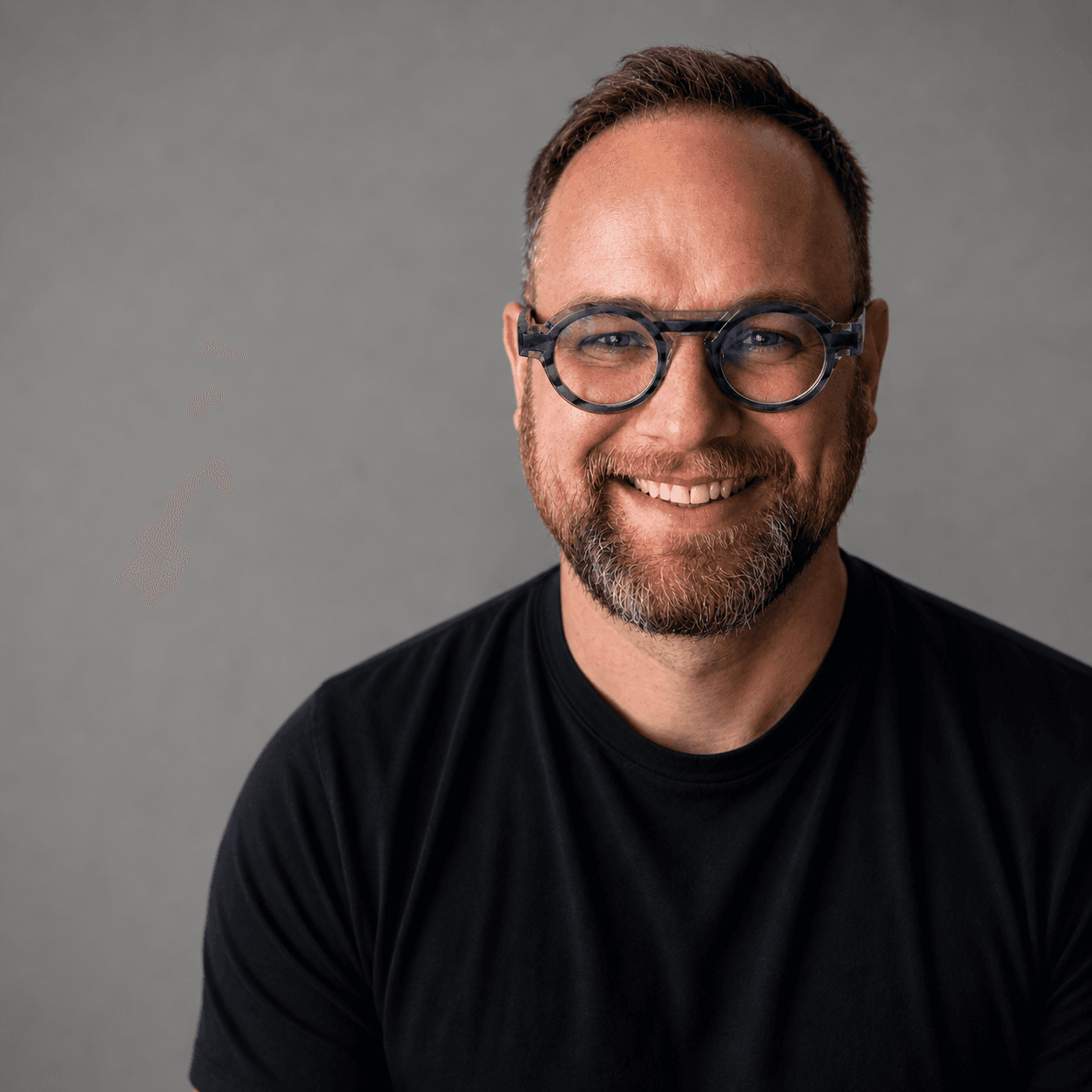 Headshot of Thom Van Dycke